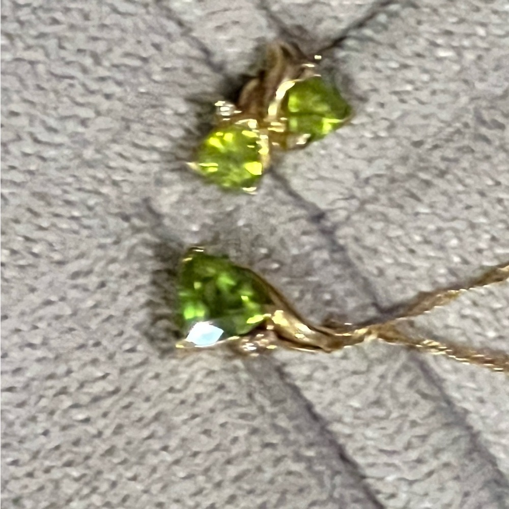Set: peridot and diamond earring and necklace